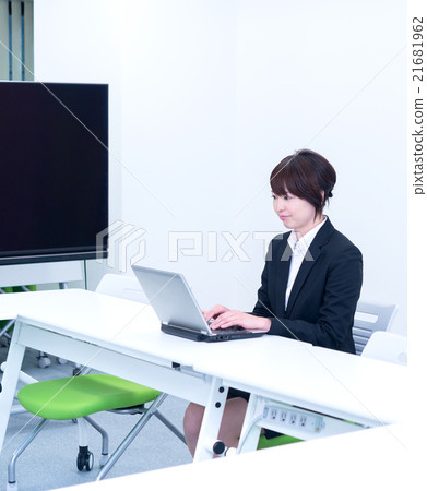 Business woman entering into the personal computer in the conference room 21681962