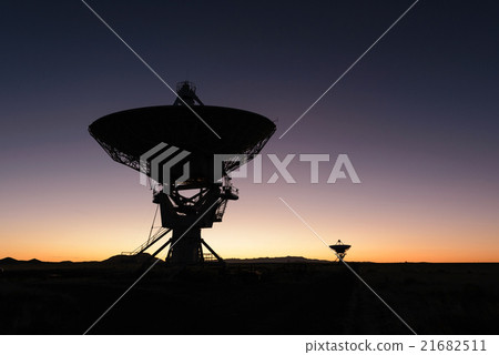 Huge antenna dish at Very Large Array Huge antenna dish at Very Large Array 21682511