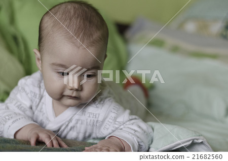 Baby girl with blue eyes learns to crawl 21682560
