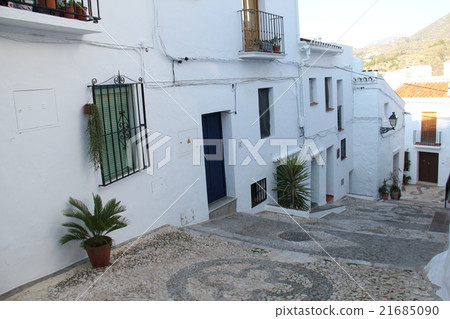 Down stairs of white village Down stairs of white village 21685090