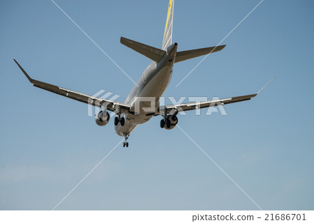 FDA's silver color machine arrives at Kochi Ryoma airport for the first time 21686701
