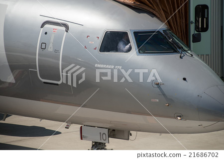 FDA's silver color machine arrives at Kochi Ryoma airport for the first time 21686702