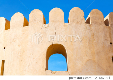 in oman    muscat    the   old defensive    21687921