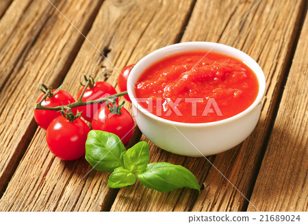 Tomato puree 21689024