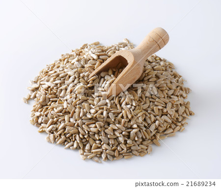 Raw sunflower seed 21689234