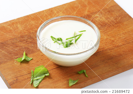 Creamy salad dressing 21689472