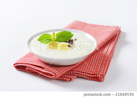 Semolina pudding with banana 21689550