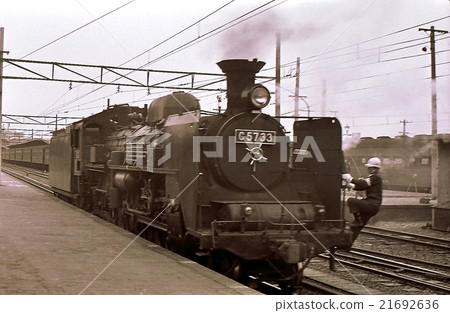 昭和43 C57蒸汽機車和兩國車站的老式客車 21692636
