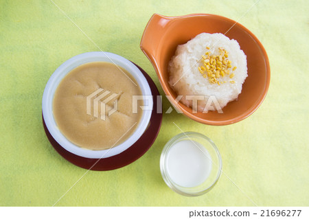 Sticky rice with steamed custard in the cup Sticky rice with steamed custard in the cup 21696277