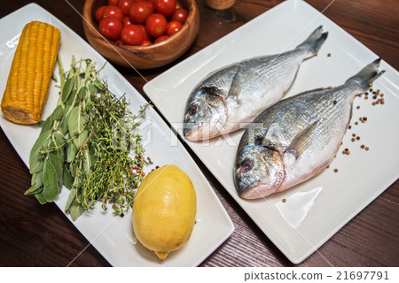 Fresh uncooked dorado  21697791