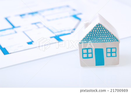 The small house. The plan of a flat behind The small house. The plan of a flat behind 21700989