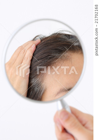 檢查白髮的女人 檢查白髮的女人 21702168