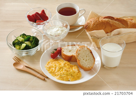 Healthy breakfast 21703704