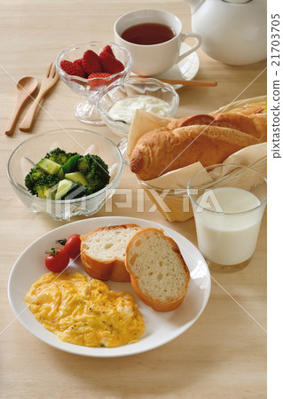 Healthy breakfast 21703705