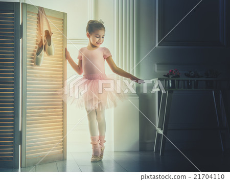 girl in a pink tutu 21704110