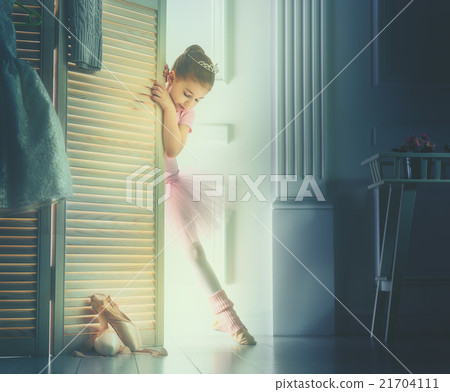 girl in a pink tutu 21704111