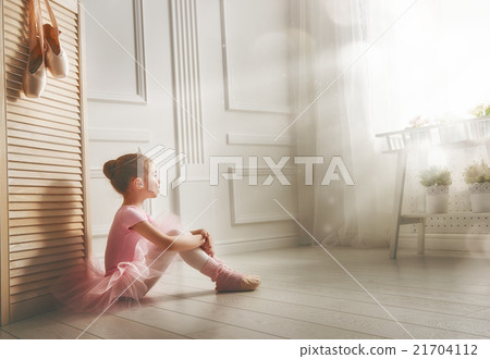 girl in a pink tutu 21704112