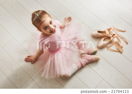 girl in a pink tutu 21704113