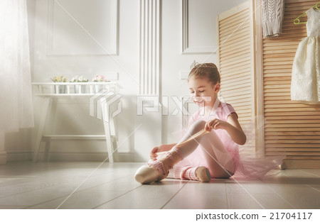 girl in a pink tutu 21704117
