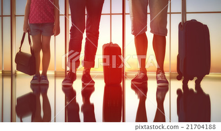 family at airport 21704188