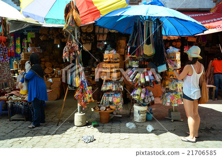 Bali Ubud souvenir shop 21706585