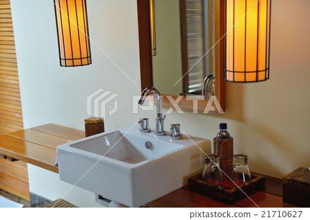 Luxury modern bathroom 21710627