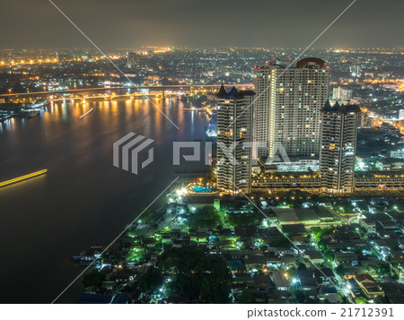 Cityscape of night light view of Bangkok 21712391