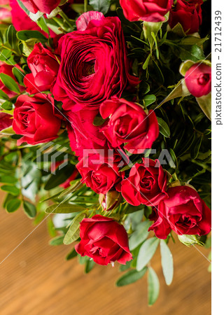 red roses bouquet 21712439