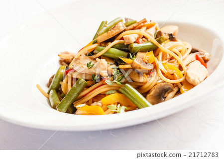 noodles with chicken 21712783