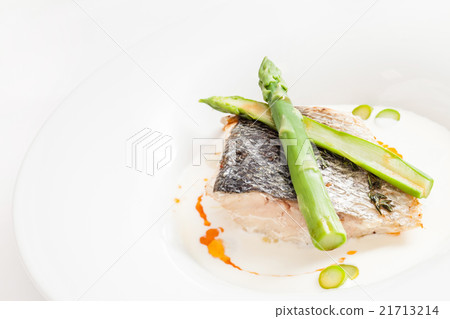 white fish with asparagus 21713214