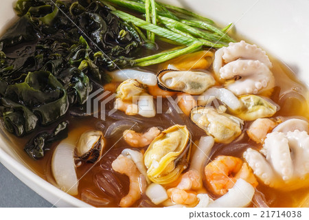 圖庫照片: japanese seafood soup