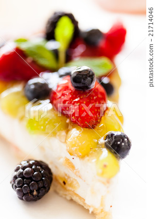cake with fresh berries cake with fresh berries 21714046