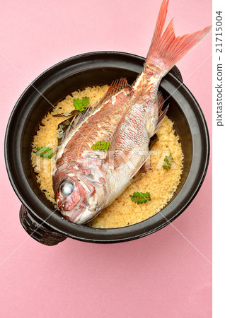 這是一種帶米飯(米飯)的日本土豆飯。調味醬油。 這是一種帶米飯(米飯)的日本土豆飯。調味醬油。 21715004