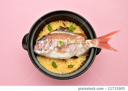 It is a Japanese potato rice dish with rice meat (rice meal). Seasoned soy sauce. 21715005