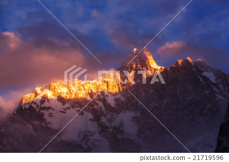 Jannu at sunset Jannu at sunset 21719596