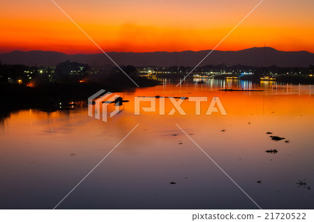 Beautiful landscape of chao phraya river Beautiful landscape of chao phraya river 21720522