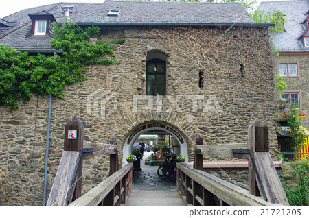 Schlosshotel & Villa Rheinfels 21721205