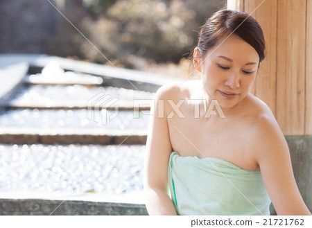 Middle women who relax in open-air bath 21721762