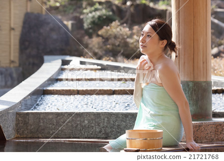 Middle women who relax in open-air bath 21721768