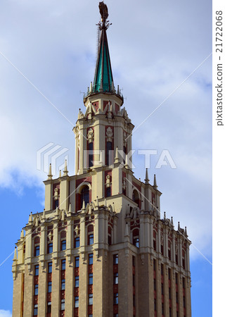 Leningradskaya Hotel on Komsomolskaya Square 21722068