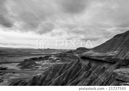 Cloudy day in Bardenas in black and white Cloudy day in Bardenas in black and white 21727593