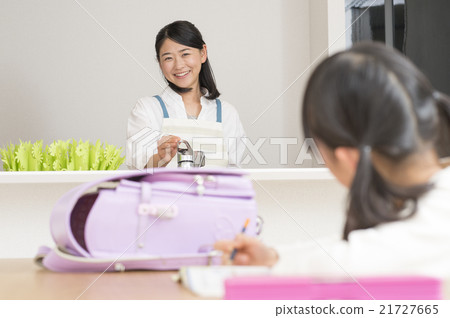 做功課的女孩 做功課的女孩 21727665