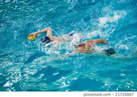 The boys play in water polo 21728067