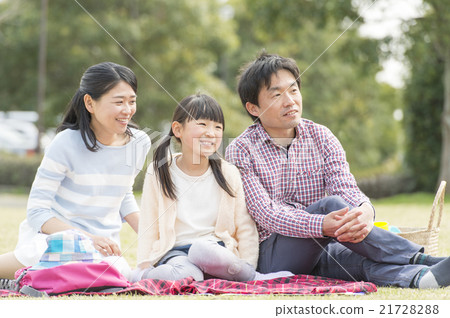 Picnic with family 21728288