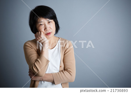 50歲的女性擔心 21730893