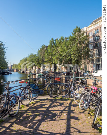 Morning scene in Amsterdam 21731645