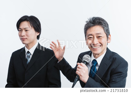 Two men with a press conference 21731810