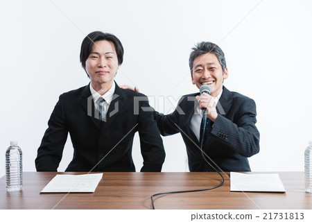 Two men with a press conference 21731813