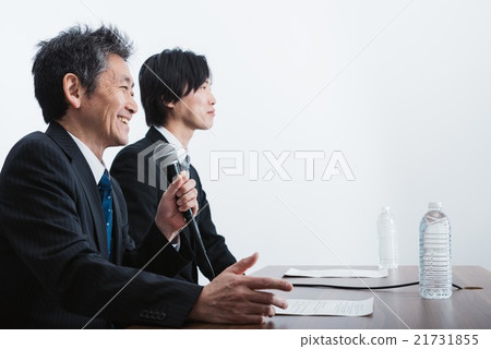 Two people at a press conference 21731855