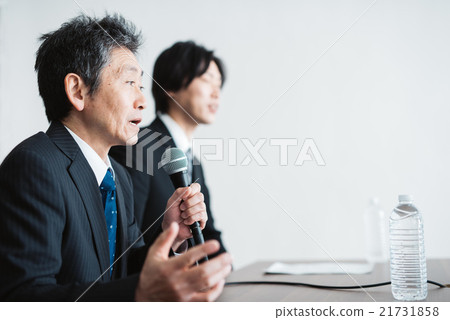Two men holding a press conference 21731858